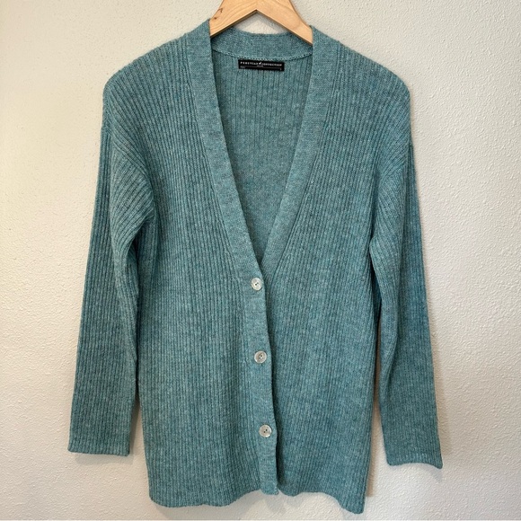 Peruvian Connection Ribbed Boyfriend Cardian in Teal - Picture 2 of 9